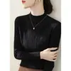 Camiseta base de punto ajustada de alta gama en color gris con cuello semi-alto texturizado para mujer, suéter súper elegante para otoño e invierno