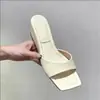 Primeiro Encontro com os Sandálias Slip-On de Salto Anabela Suave Estilo Francês com Sola Macia e Bico Quadrado, Versáteis e Estilosos para Uso ao Ar Livre, Verão 2026