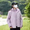 Nueva Chaqueta Deportiva para Senderismo para Mujer 2026 Otoño e Invierno, Cortavientos e Impermeable, Tres en Uno, Forro de Forro Polar Desmontable