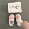 Chinelos peludos femininos para outono e inverno, com sola grossa, que aumentam a altura, bico fechado, de algodão, modelo novo 2024, quentes, com sola macia, calçados de calçar