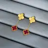 Nuevo Collar de Acero de Titanio con Trébol de Cuatro Hojas de Oro de 18 Quilates Conjunto de Tres Piezas de Collar, Pulsera y Pendientes de Flor de Cuatro Hojas para Mujer Collar de Nácar Venta al por Mayor