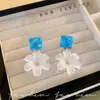 Pendientes blancos de flor tridimensional estilo vacación en la playa para mujer, nuevo modelo 2026, extremadamente hermosos, únicos y bonitos pendientes de botón