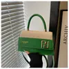 Bolso de Mano Cuadrado Pequeño de Alto Valor Nuevo Otoño 2025 Moda Casual Simple Versátil Moderno Bolso de Hombro Único Cruzado