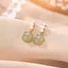 Brincos Yiluyin S925 Prata Esterlina Banhado a Ouro Jade Hetian Cera de Abelha Pérola Quadrado Simples Novo Estilo Chinês Brincos de Prata