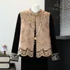 Conjunto de veludo estilo chinês para mães, nova moda outono 2026 feminina, conjunto elegante e versátil de três peças com colete para mulheres de meia-idade e idosas