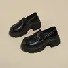 Sapatos Pequenos de Couro Sintético Retro com Solado Grosso Femininos 2026 Nova Coleção Primavera/Outono Aumentadores de Altura Para Pessoas Baixas Usar com Saias Mocassins de Solado Macio Sapatos de Um Sola