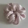 Corea del Sur Tela Suave Elegante Brillante Perlada Anillo para el Cabello Colon Flor de Satín para el Cabello Bola de Cuerda para el Cabello Accesorios para el Cabello
