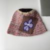 Sombrero de pescador de lana informal tejido a mano con parche grande de flores para mujer, gorro de punto para parejas que combina con todo y muestra una cara pequeña.