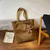 Bolsa Tote Suede Retrô de Nicho Feminina Chegada Nova Outono 2026 com Zíper Casual para Trabalho e Deslocamento Bolsa de Ombro Única