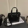 Mini bolso tipo cubo con remaches de patrón de diamante, bolso de mano vintage, se puede llevar cruzado, simple y versátil para ir al trabajo, bolso de alta gama para mujer