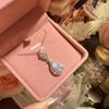 Pendientes de gota de agua exquisitos de lujo ligeros con incrustaciones explosivas de circonita transfronteriza Camellia que muestran temperamento, joyería de moda que combina con todo.