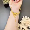 Collar Florido Chapado en Oro con un Tacto Lujoso y Elegante, Joyería de Moda Tendencia, Accesorios de Yiwu al por Mayor