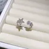 Elaborado con Ingenio, el Set de Pendientes y Anillo Ultra Brillantes de Circonita Serie Meteorito para Mujer es un Accesorio Exquisito, de Lujo Ligero y de Gama Alta