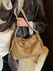 Bolso de mano retro de gamuza para principios de otoño de 2026, bolso de hombro, bolso cruzado, bolso tipo cubo plisado de nube de nicho