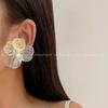 Librito Rojo mismo estilo super hada francés metal ins flor personalizada imitación perla lujo ligero aretes de alta gama al por mayor