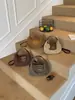 Bolso nuevo retro de gamuza con forma de media luna 2026, un bolso cruzado de nicho y sofisticado para mujer, perfecto para ir al trabajo y versátil para el uso diario, se puede llevar como bolso de hombro o bolso de axila
