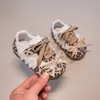 Tênis de Treino Alemão Leopardado da Moda para Meninas 2026 Primavera e Outono Novo Estilo Coreano com Cadarço Sapatilhas Infantis Tênis de Bebê com Solado Macio