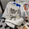 Camiseta de seda de leite cinza claro com estampa de cachorro, gola redonda, modelagem solta de verão, top versátil casual estilo faculdade