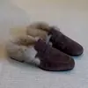 Zapatos de Mujer Estilo Británico Retro Patchwork Punta Cuadrada Peludos 2026 Invierno Nuevos Deslizables Cubre Cabeza Caliente de Terciopelo Pantuflas