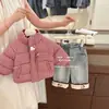 Chaqueta de algodón a cuadros rojos y blancos para niños, abrigo cálido de invierno, diseño lindo de dibujos animados, atuendo kawaii, ropa de algodón para niños medianos y pequeños, moderna