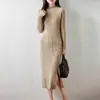 Suéter 100% Lana Pura para Mujer Cuello Alto Medio Tejido Vestido de Manga Larga Otoño e Invierno Nuevo Estilo Moderno y Tendencia Botones Laterales