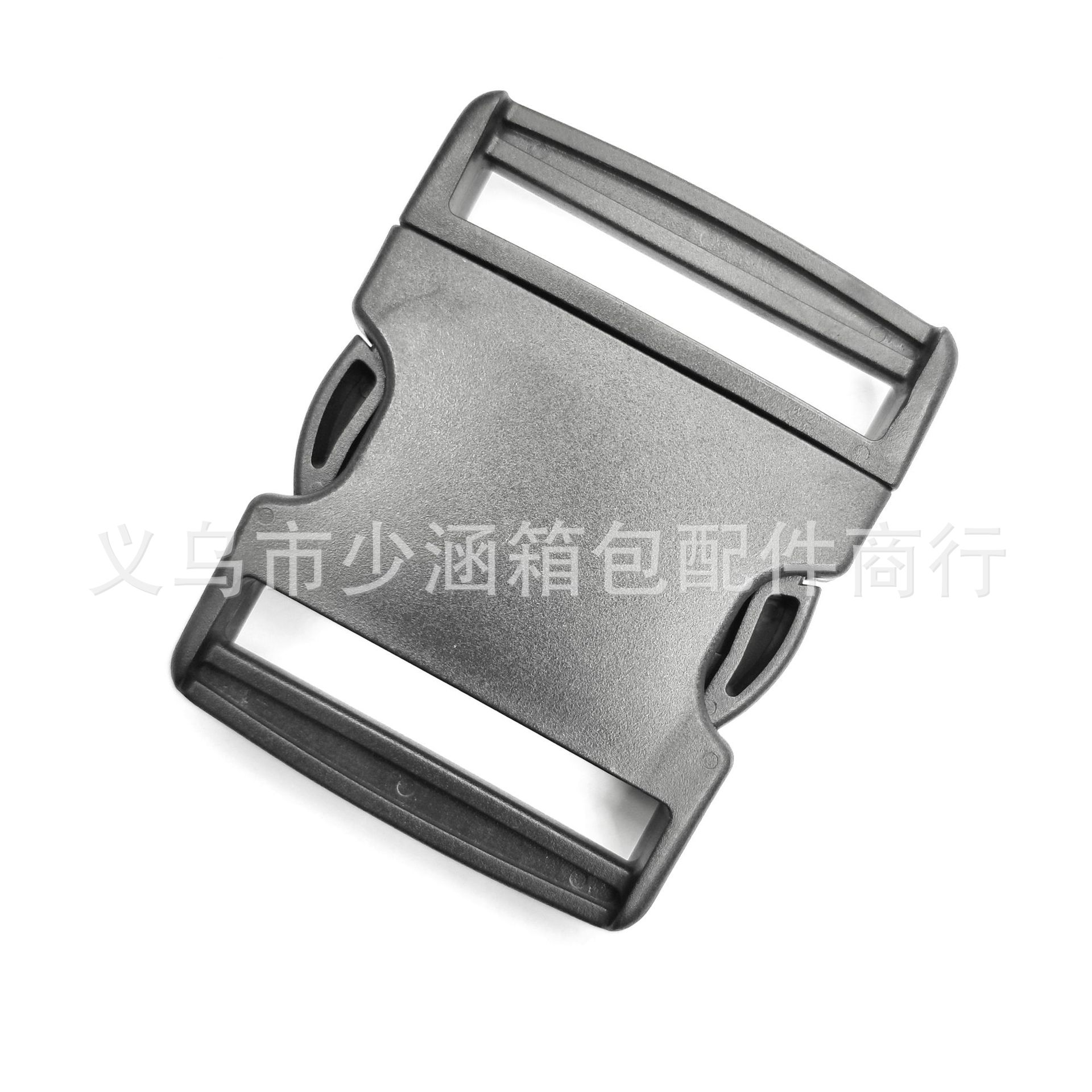 塑料中按旁开双保险扣