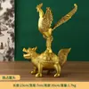Los adornos de latón toman la delantera: gallos dorados, dragones, tortugas y los doce animales del zodiaco en adornos de bronce