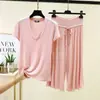 Conjunto de dos piezas de moda modal: camiseta de manga corta con cuello en V y pantalones cropped con volantes, atuendo casual holgado de talla grande para verano