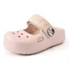 Nuevos zuecos de verano súper lindos para mujer, de nicho, con suela gruesa, transpirables, para deportes, uso al aire libre y en casa, cómodos de meter y sacar, de EVA