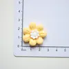 Girasol de simulación flor de cinco pétalos colección resina accesorios diy pegamento de crema funda de teléfono móvil agujero hebilla de zapato material para pasador de pelo
