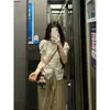Blusa de mujer estilo francés, suave, floral, con volantes, escote en V y mangas abullonadas, nuevo diseño de verano, top elegante y estiloso de manga corta