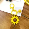 Llavero de girasol transfronterizo, llavero de cara sonriente, lindo accesorio para bolsa, decoración colgante al por mayor, colgante de girasol