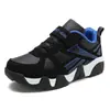 2026 Novos Sapatos Infantis Sapatos Esportivos para Meninos Superfície de Couro Outono/Inverno Sapatos de Algodão para Crianças Médias e Grandes Sapatos com Veludo Adicional Primavera/Outono Esportivos de Malha Dupla