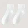 Calcetines para Niños de Color Puro de Media Caña Calcetines Antideslizantes para el Piso de Niños Calcetines Blancos para Estudiantes Calcetines Deportivos para Niñas Otoño e Invierno