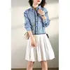 Vestido camiseiro plissado artístico com falso duas peças e patchwork listrado, novo modelo de verão, comprimento médio, elegante e estiloso