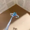 Anel feminino aberto redondo com zircônia, banhado a ouro 18K real, com toque de luxo leve e alta qualidade, requintado, moderno e versátil.