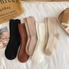Novas meias de cor pura creme para mulheres outono e inverno Novas meias versáteis de lã meias de comprimento médio meias confortáveis quentes atacado