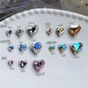 Punto de Venta Caliente Manicura de Fondo Puntiagudo, Joyería de Diamantes de Corazón Torcido, Diamantes Grandes y Pequeños, Accesorios de Amor con Forma Especial Brillantes, Joyería para Uñas al por Mayor