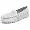 Directo de fábrica, nuevos mocasines planos de primavera/verano de talla grande, zapatos casuales huecos para mujer, mocasines, zapatos de suela de goma para mamá