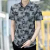 Camisa de manga corta de seda de hielo para hombre, camisa informal de verano para jóvenes, elegante, combinable con todo, nueva y moderna camisa con estampado completo.