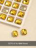 Manicura nueva joyería de diamantes amarillos y dorados con destellos de corazón torcido, hacha de amor, accesorios para uñas cuadrados octogonales con diamantes al por mayor
