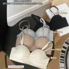 [Tostada de Leche] Ropa Interior Adhesiva Nude de Levantamiento Sin Costuras Copa Fija Recogida para Senos Pequeños Soporte Suave para Reducir el Doble Mentón y Prevenir la Flacidez