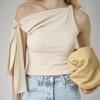 Jy24217 Verano 2024 Nuevo Sexy de un Hombro Versátil Camiseta Estilo Europeo y Americano Dorado Hermana Menor Mismo Estilo Top con Cinta para Mujer