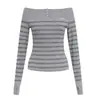 Camiseta de manga larga a rayas SYMOCOLO de un solo hombro en Lyocell para mujer, un top ajustado, que realza la figura, sin hombros, estilo coreano