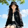 Jaqueta de Academia para Meninas Estilo Novo Primavera e Outono Feminino Criança Grande Estilosa Jaqueta Baseball Cardigan Casual Jaqueta Top Tendência Roupa Infantil