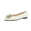 Sapatos Rasos Elegantes Estilo Francês com Bico Quadrado Inspirados na Chanel com Flores de Strass, Novo Modelo de Primavera, Mocassins Versáteis de Boca Rasa para Mulheres