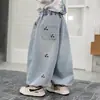 Calça Jeans Solta Masculina para Primavera e Outono Estilo Coreano Calça Cool Bordada Cimitarra para Crianças Pequenas e Médias Calça Versátil Comércio Exterior