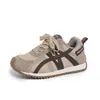 Zapatos Deportivos Infantiles 2026 Primavera/Otoño Nuevo Estilo Versátiles Casuales para Niñas Zapatos de Entrenamiento Alemanes Moda Suela Suave Zapatos de Forrest Gump para Niños