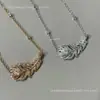 Colar de Pena de Pavão Elegante Estilo Francês Vintage de Alta Qualidade Bao Shi Jia com Diamantes, Banhado a Prata Ouro 18k