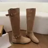 Zapatos planos botas altas caña ancha no más de 2026 hebilla aumento de altura interior estilo retro western nuevos finos zapatos de otoño invierno